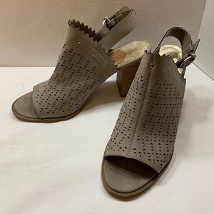 VINTAGE 7 EIGHT Size 8 taupe in color BLOCK OPEN HEEL/OPEN TOE SHOES